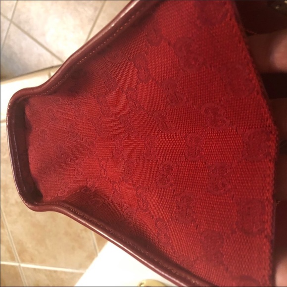 Beautiful Gucci Red - Picture 6 of 9